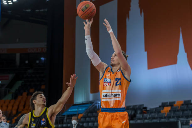 年轻球队对 年轻球队对